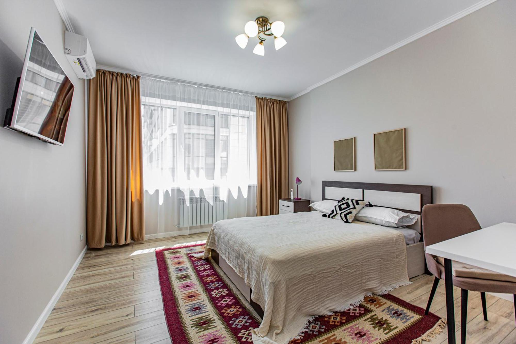 2 Room Apartment In The Center Алматы Экстерьер фото